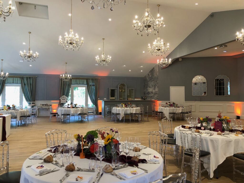 table-mariage-salle-amazones-domaine-de-brandois
