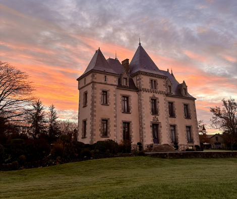 Le domaine de brandois sous un coucher de soleil en automne